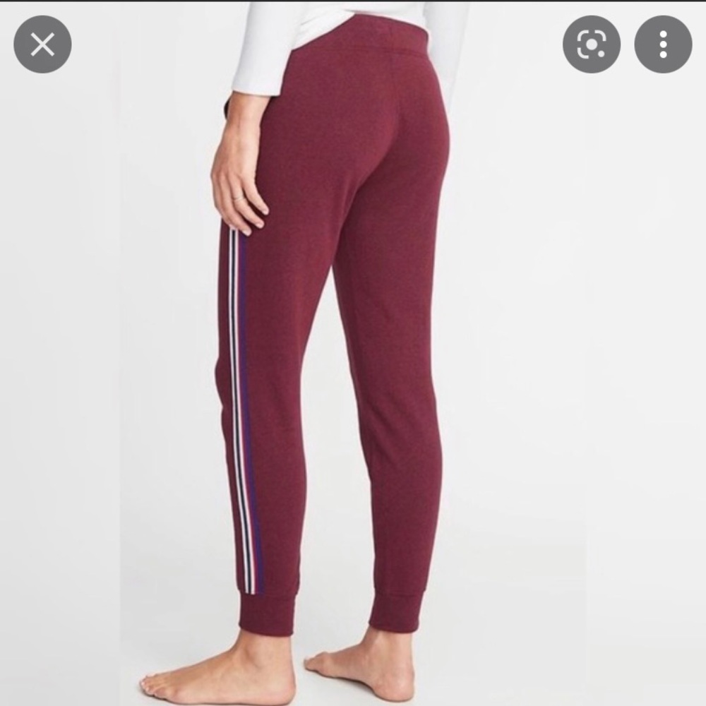 Old navy sweat pants in size small color maroon